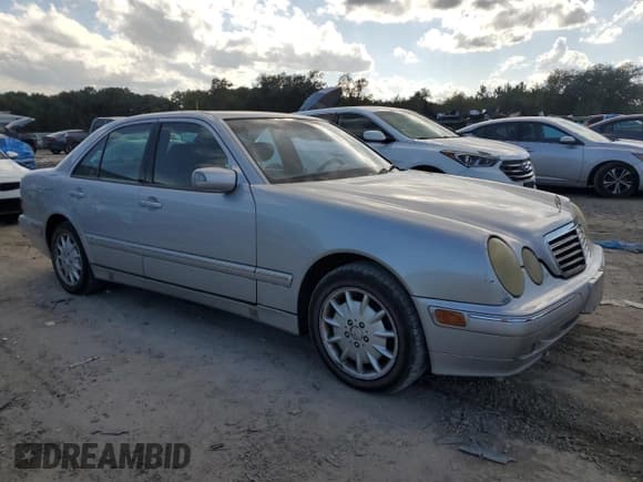 ✅ 2001 Mercedes-Benz E 320 • VIN: WDBJF65J41B243029 • Лот: 81747145. Опубликован ранее на Copart с пробегом 161 383 миль. Бесплатный доступ к архиву аукционных продаж из США и подробный отчёт об истории автомобиля на DreamBid. Изображение 4.