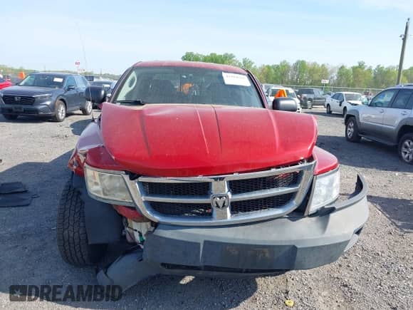 2008 Dodge Dakota SXT z VIN 1D7HW38K48S522497, wystawiony jako IAAI lot #42104761 z przebiegiem 244 129 mil mil oraz . Historia ofert i sprzedaży dostępna na DreamBid. Obrazek 12.
