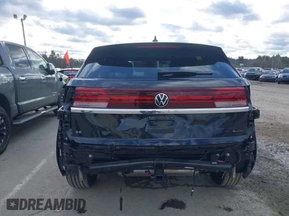 ✅ 2025 Volkswagen Atlas SE • VIN: 1V2HE2CA1SC228030 • Lot: 43715964. Listed on IAAI with 11,326 mi. Free auction sales archive from the USA and detailed vehicle history report at DreamBid. Image 17.