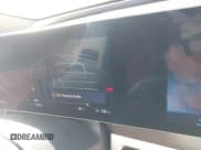 ✅ 2024 BMW iX xDrive50 • VIN: WB523CF06RCR16553 • Lot: 43582026. Wystawiony na IAAI z przebiegiem 15 523 mil. Bezpłatny archiwum sprzedaży aukcyjnych z USA i szczegółowy raport historii pojazdu na DreamBid. Zdjęcie 7.