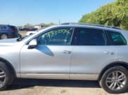 ✅ 2015 Volkswagen Touareg Sport • VIN: WVGEF9BP7FD002103 • Lot: 43225346. Listed on IAAI with 199,354 mi. Free auction sales archive from the USA and detailed vehicle history report at DreamBid. Image 15.