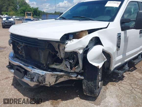 ✅ 2018 Ford F-250 XL • VIN: 1FT7X2A64JEC38334 • Lot: 42254856. Listed on IAAI with 218,324 mi. Free auction sales archive from the USA and detailed vehicle history report at DreamBid. Image 17.