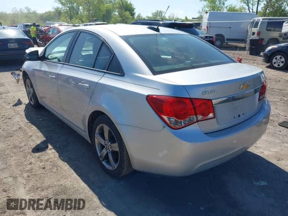 2015 Chevrolet Cruze LS z VIN 1G1PB5SH9F7118761, wystawiony jako IAAI lot #42252338 z przebiegiem 107 981 mil mil oraz . Historia ofert i sprzedaży dostępna na DreamBid. Obrazek 3.