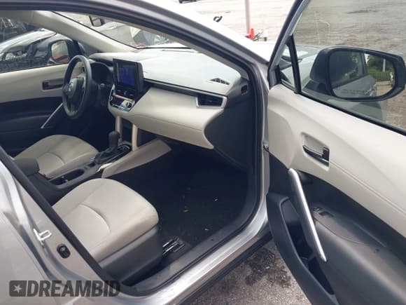 ✅ 2025 Toyota Corolla Cross L • VIN: 7MUAAAAG1SV122181 • Lot: 43226431. Listed on IAAI with 5,179 mi. Free auction sales archive from the USA and detailed vehicle history report at DreamBid. Image 5.