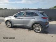 ✅ 2019 Hyundai Kona SE • VIN: KM8K12AA3KU307503 • Лот: 63345355. Опубликован ранее на Copart с пробегом 36 413 миль. Бесплатный доступ к архиву аукционных продаж из США и подробный отчёт об истории автомобиля на DreamBid. Изображение 2.