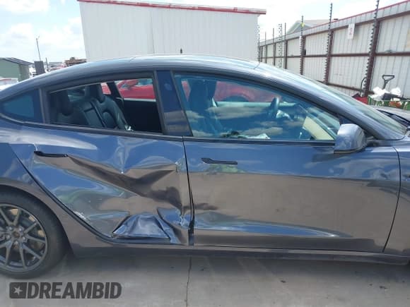 ✅ 2022 Tesla Model 3 • VIN: 5YJ3E1EA0NF206479 • Lot: 43176382. Wystawiony na IAAI z przebiegiem 56 793 mil. Bezpłatny archiwum sprzedaży aukcyjnych z USA i szczegółowy raport historii pojazdu na DreamBid. Zdjęcie 12.