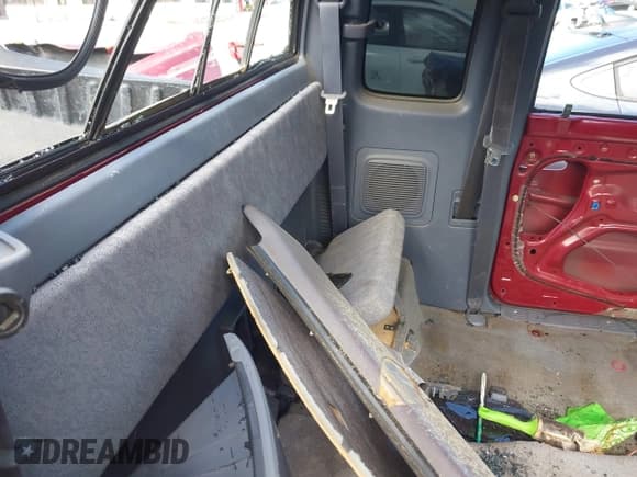 ✅ 2000 Toyota Tacoma PreRunner • VIN: 4TASM92N4YZ611873 • Lot: 42126114. Listed on IAAI with 246,751 mi. Free auction sales archive from the USA and detailed vehicle history report at DreamBid. Image 8.