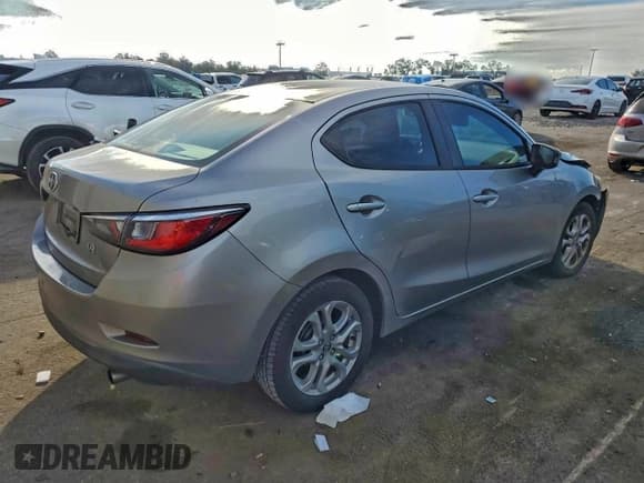 ✅ 2016 Scion iA • VIN: 3MYDLBZV6GY110586 • Lot: 94565375. Wystawiony na Copart z przebiegiem Nie podano. Bezpłatny archiwum sprzedaży aukcyjnych z USA i szczegółowy raport historii pojazdu na DreamBid. Zdjęcie 3.
