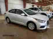 2019 Hyundai Accent SE z VIN 3KPC24A39KE044175, wystawiony jako Copart lot #49423294 z przebiegiem 62 244 mil mil oraz . Historia ofert i sprzedaży dostępna na DreamBid. Obrazek 4.