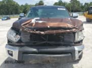 ✅ 2017 Toyota Tundra Limited • VIN: 5TFFW5F12HX223522 • Lot: 59912105. Wystawiony na Copart z przebiegiem 94 567 mil. Bezpłatny archiwum sprzedaży aukcyjnych z USA i szczegółowy raport historii pojazdu na DreamBid. Zdjęcie 5.