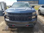 ✅ 2020 Chevrolet Silverado 1500 Custom Trail Boss • VIN: 1GCRYCEF4LZ207005 • Lot: 57764395. Wystawiony na Copart z przebiegiem 93 585 mil. Bezpłatny archiwum sprzedaży aukcyjnych z USA i szczegółowy raport historii pojazdu na DreamBid. Zdjęcie 5.