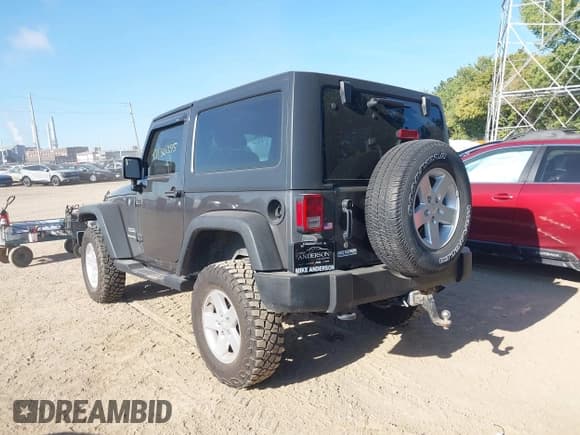 ✅ 2018 Jeep Wrangler Sport S • VIN: 1C4GJWAGXJL928733 • Lot: 43130395. Wystawiony na IAAI z przebiegiem 65 000 mil. Bezpłatny archiwum sprzedaży aukcyjnych z USA i szczegółowy raport historii pojazdu na DreamBid. Zdjęcie 3.