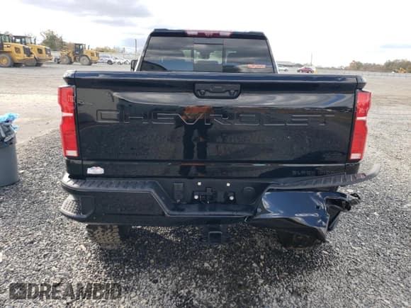 ✅ 2025 Chevrolet Silverado 2500HD LTZ • VIN: 2GC4KPE71S1211032 • Lot: 86865925. Wystawiony na Copart z przebiegiem 1 698 mil. Bezpłatny archiwum sprzedaży aukcyjnych z USA i szczegółowy raport historii pojazdu na DreamBid. Zdjęcie 6.