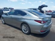 ✅ 2021 Lexus ES 300h Luxury • VIN: 58AEA1C15MU008479 • Lot: 42638671. Wystawiony na IAAI z przebiegiem 44 845 mil. Bezpłatny archiwum sprzedaży aukcyjnych z USA i szczegółowy raport historii pojazdu na DreamBid. Zdjęcie 3.