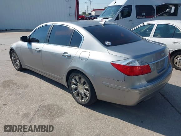 ✅ 2009 Hyundai Genesis • VIN: KMHGC46E09U042847 • Лот: 43210089. Опубликован ранее на IAAI с пробегом Не указан. Бесплатный доступ к архиву аукционных продаж из США и подробный отчёт об истории автомобиля на DreamBid. Изображение 3.