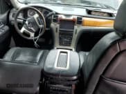 ✅ 2013 Cadillac Escalade ESV Platinum Edition • VIN: 1GYS3KEF8DR326262 • Лот: 42874155. Опубликован ранее на Copart с пробегом 108 442 миль. Бесплатный доступ к архиву аукционных продаж из США и подробный отчёт об истории автомобиля на DreamBid. Изображение 8.