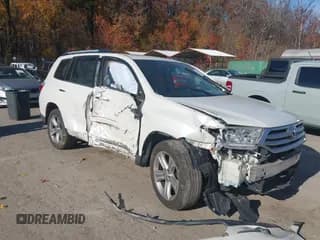 ✅ 2013 Toyota Highlander Limited • VIN: 5TDDK3EH4DS236276 • Lot: 43675782. Listed on IAAI with 139,111 mi. Free auction sales archive from the USA and detailed vehicle history report at DreamBid. Image 1.