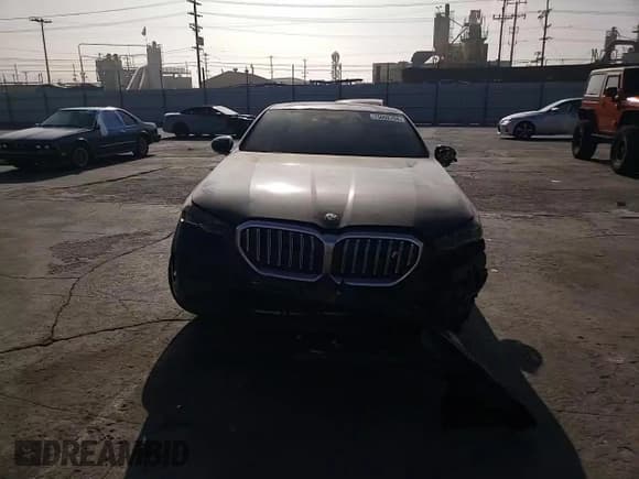✅ 2024 BMW i5 eDrive40 • VIN: WBY33FK04RCR61828 • Лот: 75008794. Опубликован ранее на Copart с пробегом 11 905 миль. Бесплатный доступ к архиву аукционных продаж из США и подробный отчёт об истории автомобиля на DreamBid. Изображение 11.