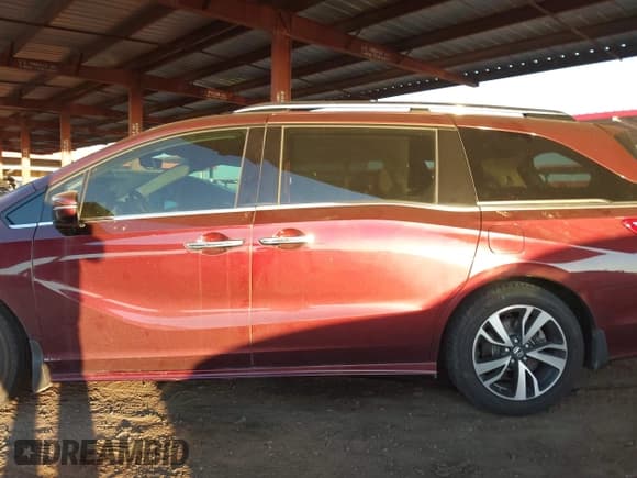 ✅ 2019 Honda Odyssey Elite • VIN: 5FNRL6H98KB126616 • Lot: 43487419. Wystawiony na IAAI z przebiegiem 40 530 mil. Bezpłatny archiwum sprzedaży aukcyjnych z USA i szczegółowy raport historii pojazdu na DreamBid. Zdjęcie 14.