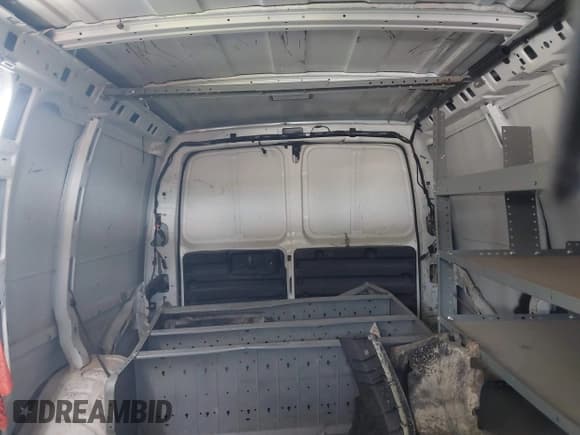 ✅ 2012 Chevrolet Express Cargo • VIN: 1GCWGFCA8C1181277 • Lot: 42538758. Wystawiony na IAAI z przebiegiem Nie podano. Bezpłatny archiwum sprzedaży aukcyjnych z USA i szczegółowy raport historii pojazdu na DreamBid. Zdjęcie 8.