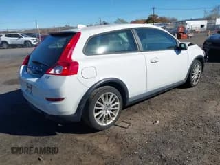 ✅ 2012 Volvo C30 • VIN: YV1672MK8C2286776 • Lot: 43605112. Wystawiony na IAAI z przebiegiem 116 924 mil. Bezpłatny archiwum sprzedaży aukcyjnych z USA i szczegółowy raport historii pojazdu na DreamBid. Zdjęcie 4.