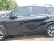 ✅ 2024 Toyota Highlander LE • VIN: 5TDKDRBH2RS554882 • Lot: 42264204. Listed on IAAI with 9,294 mi. Free auction sales archive from the USA and detailed vehicle history report at DreamBid. Image 15.