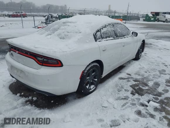 ✅ 2015 Dodge Charger SE • VIN: 2C3CDXBG2FH810016 • Lot: 43832127. Wystawiony na IAAI z przebiegiem Nie podano. Bezpłatny archiwum sprzedaży aukcyjnych z USA i szczegółowy raport historii pojazdu na DreamBid. Zdjęcie 4.