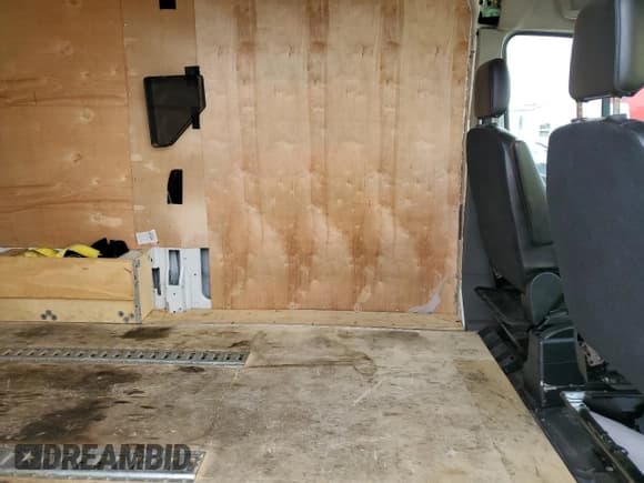 ✅ 2020 Ford Transit Cargo • VIN: 1FTBW3XG0LKB42773 • Lot: 58847284. Wystawiony na Copart z przebiegiem 443 703 mil. Bezpłatny archiwum sprzedaży aukcyjnych z USA i szczegółowy raport historii pojazdu na DreamBid. Zdjęcie 11.