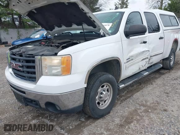 ✅ 2008 GMC Sierra 2500HD Work Truck • VIN: 1GTHC23678F181919 • Lot: 41954078. Wystawiony na IAAI z przebiegiem 120 609 mil. Bezpłatny archiwum sprzedaży aukcyjnych z USA i szczegółowy raport historii pojazdu na DreamBid. Zdjęcie 19.