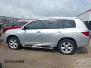 ✅ 2010 Toyota Highlander Limited • VIN: 5TDYK3EH3AS014289 • Lot: 42714759. Wystawiony na IAAI z przebiegiem 135 739 mil. Bezpłatny archiwum sprzedaży aukcyjnych z USA i szczegółowy raport historii pojazdu na DreamBid. Zdjęcie 14.