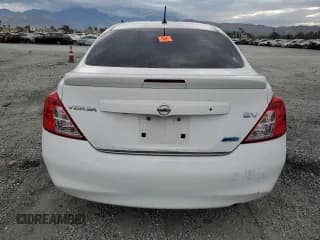 ✅ 2014 Nissan Versa SV • VIN: 3N1CN7AP6EL876197 • Lot: 85744945. Wystawiony na Copart z przebiegiem 84 181 mil. Bezpłatny archiwum sprzedaży aukcyjnych z USA i szczegółowy raport historii pojazdu na DreamBid. Zdjęcie 6.