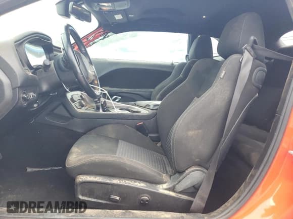 ✅ 2022 Dodge Challenger GT • VIN: 2C3CDZKG6NH165607 • Lot: 74757454. Wystawiony na Copart z przebiegiem 50 536 mil. Bezpłatny archiwum sprzedaży aukcyjnych z USA i szczegółowy raport historii pojazdu na DreamBid. Zdjęcie 7.