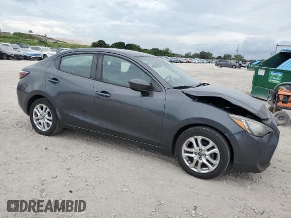 ✅ 2017 Toyota Yaris • VIN: 3MYDLBYVXHY159891 • Lot: 91853495. Wystawiony na Copart z przebiegiem 62 038 mil. Bezpłatny archiwum sprzedaży aukcyjnych z USA i szczegółowy raport historii pojazdu na DreamBid. Zdjęcie 4.