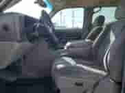 2003 Chevrolet Suburban LS с VIN 1GNEC16T73J263581, выставлен на аукционе Copart как лот 80324514 с пробегом 241 672 миль миль и Списание • Salvage title. История ставок и продаж доступна на DreamBid. Изображение 7.
