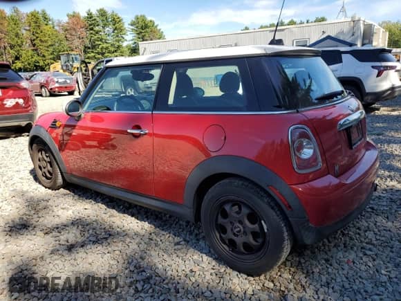 2013 MINI Hardtop с VIN WMWSU3C51DT689523, выставлен на аукционе Copart как лот 81398215 с пробегом 67 240 миль миль и Списание • Salvage title. История ставок и продаж доступна на DreamBid. Изображение 2.