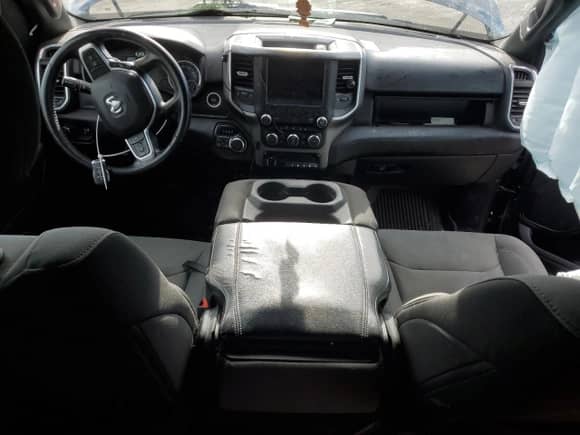 2021 Ram 1500 Big Horn z VIN 1C6SRFFM0MN723858, wystawiony jako Copart lot #76412134 z przebiegiem Nie podano mil oraz Szkoda całkowita • Salvage title. Historia ofert i sprzedaży dostępna na DreamBid. Obrazek 8.