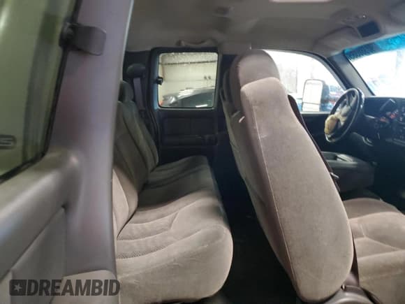 ✅ 2003 Chevrolet Silverado 2500HD LS • VIN: 1GCHK29U83E149472 • Lot: 90380385. Wystawiony na Copart z przebiegiem Nie podano. Bezpłatny archiwum sprzedaży aukcyjnych z USA i szczegółowy raport historii pojazdu na DreamBid. Zdjęcie 10.