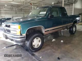 1998 Chevrolet Silverado 1500 с VIN 1GCEK19RXWE115952, выставлен на аукционе Copart как лот 87422535 с пробегом 248 499 миль миль и Списание • Salvage title. История ставок и продаж доступна на DreamBid. Изображение 1.