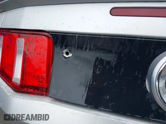 ✅ 2010 Ford Mustang GT • VIN: 1ZVBP8CH3A5138766 • Лот: 42636227. Опубликован ранее на IAAI с пробегом 180 832 миль. Бесплатный доступ к архиву аукционных продаж из США и подробный отчёт об истории автомобиля на DreamBid. Изображение 17.