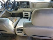 ✅ 2001 Chevrolet Suburban LS • VIN: 3GNFK16T31G177271 • Лот: 89349205. Опубликован ранее на Copart с пробегом 404 627 миль. Бесплатный доступ к архиву аукционных продаж из США и подробный отчёт об истории автомобиля на DreamBid. Изображение 8.