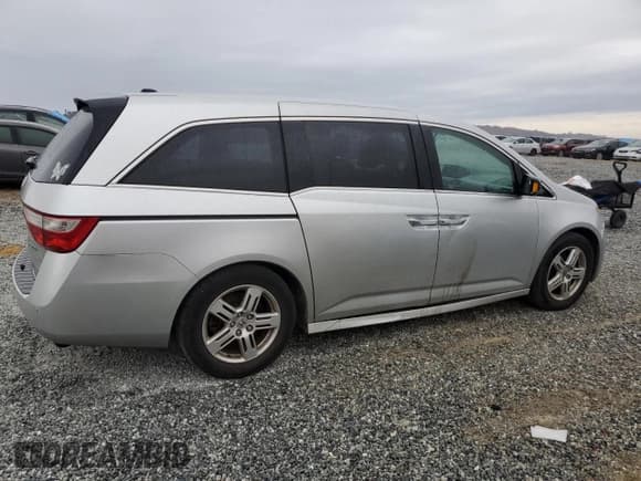 ✅ 2011 Honda Odyssey Touring • VIN: 5FNRL5H96BB017470 • Lot: 80616404. Listed on Copart with 200,451 mi. Free auction sales archive from the USA and detailed vehicle history report at DreamBid. Image 3.