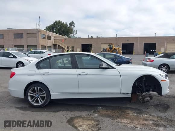 ✅ 2015 BMW 3 Series 328i • VIN: WBA3C1C53FK124887 • Lot: 43171371. Listed on IAAI with 62,577 mi. Free auction sales archive from the USA and detailed vehicle history report at DreamBid. Image 14.
