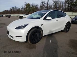 ✅ 2023 Tesla Model Y Long Range • VIN: 7SAYGDEE1PF827997 • Lot: 90992585. Wystawiony na Copart z przebiegiem 32 162 mil. Bezpłatny archiwum sprzedaży aukcyjnych z USA i szczegółowy raport historii pojazdu na DreamBid. Zdjęcie 1.