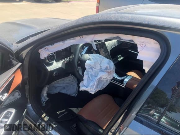 ✅ 2024 Mercedes-Benz C 300 • VIN: W1KAF4GB9RR200584 • Lot: 43083167. Wystawiony na IAAI z przebiegiem 5 955 mil. Bezpłatny archiwum sprzedaży aukcyjnych z USA i szczegółowy raport historii pojazdu na DreamBid. Zdjęcie 5.