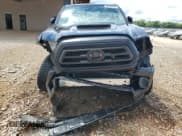 ✅ 2022 Toyota Tacoma SR • VIN: 3TMCZ5ANXNM481986 • Lot: 68493635. Wystawiony na Copart z przebiegiem 79 542 mil. Bezpłatny archiwum sprzedaży aukcyjnych z USA i szczegółowy raport historii pojazdu na DreamBid. Zdjęcie 5.