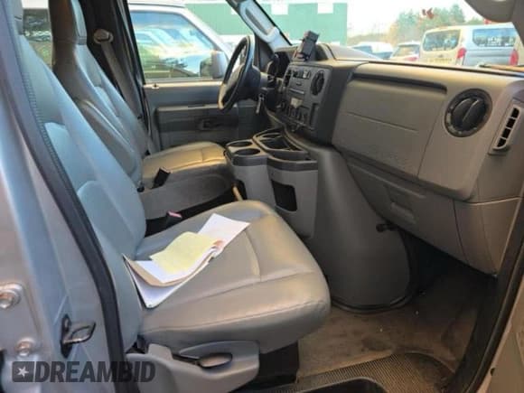 ✅ 2012 Ford Econoline Cargo Commercial • VIN: 1FTNE2EW5CDB25850 • Lot: 90483545. Wystawiony na Copart z przebiegiem 163 715 mil. Bezpłatny archiwum sprzedaży aukcyjnych z USA i szczegółowy raport historii pojazdu na DreamBid. Zdjęcie 5.