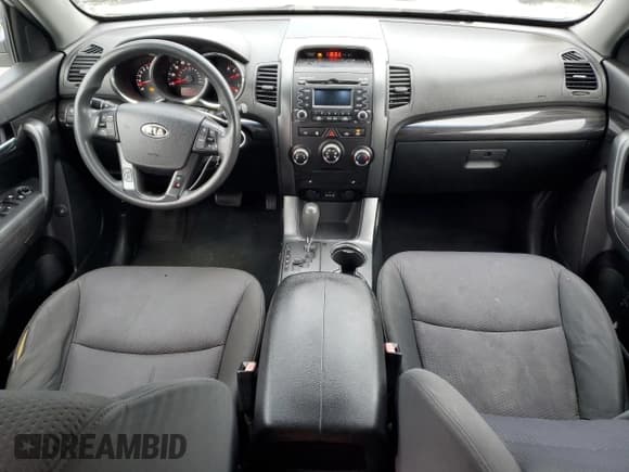 ✅ 2011 Kia Sorento LX • VIN: 5XYKT4A1XBG064025 • Лот: 89612235. Опубликован ранее на Copart с пробегом 185 336 миль. Бесплатный доступ к архиву аукционных продаж из США и подробный отчёт об истории автомобиля на DreamBid. Изображение 8.