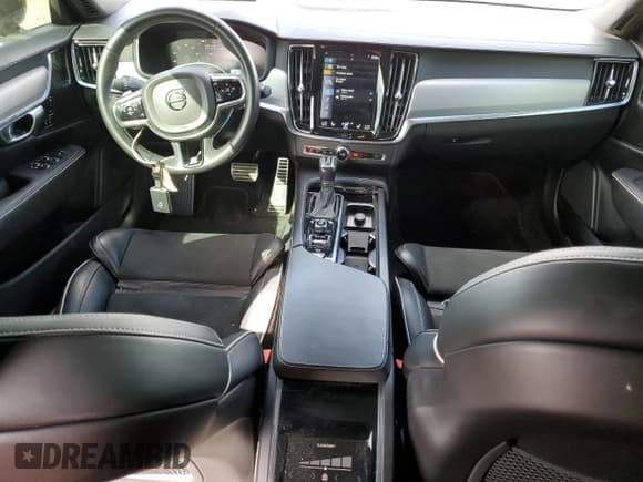 ✅ 2020 Volvo S90 R-Design • VIN: LVYA22MT1LP146863 • Lot: 72603084. Wystawiony na Copart z przebiegiem 38 159 mil. Bezpłatny archiwum sprzedaży aukcyjnych z USA i szczegółowy raport historii pojazdu na DreamBid. Zdjęcie 8.