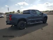 ✅ 2020 Chevrolet Silverado 1500 Custom Trail Boss • VIN: 1GCRYCEH0LZ256168 • Lot: 81438125. Wystawiony na Copart z przebiegiem 44 530 mil. Bezpłatny archiwum sprzedaży aukcyjnych z USA i szczegółowy raport historii pojazdu na DreamBid. Zdjęcie 3.