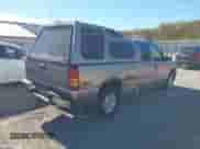 ✅ 2001 Chevrolet Silverado 1500 LS • VIN: 2GCEK19TX11120011 • Lot: 43585666. Wystawiony na IAAI z przebiegiem 249 637 mil mil. Skorzystaj z bezpłatnego archiwum sprzedaży aukcyjnych z USA i zobacz szczegółowy raport historii pojazdu na DreamBid. Zdjęcie 4.